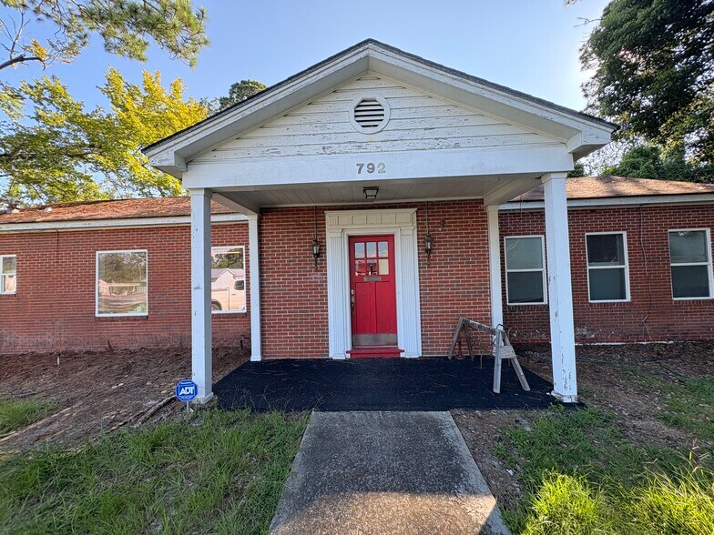 More Photos Of 792 E Cherry St, Jesup Office For Sale