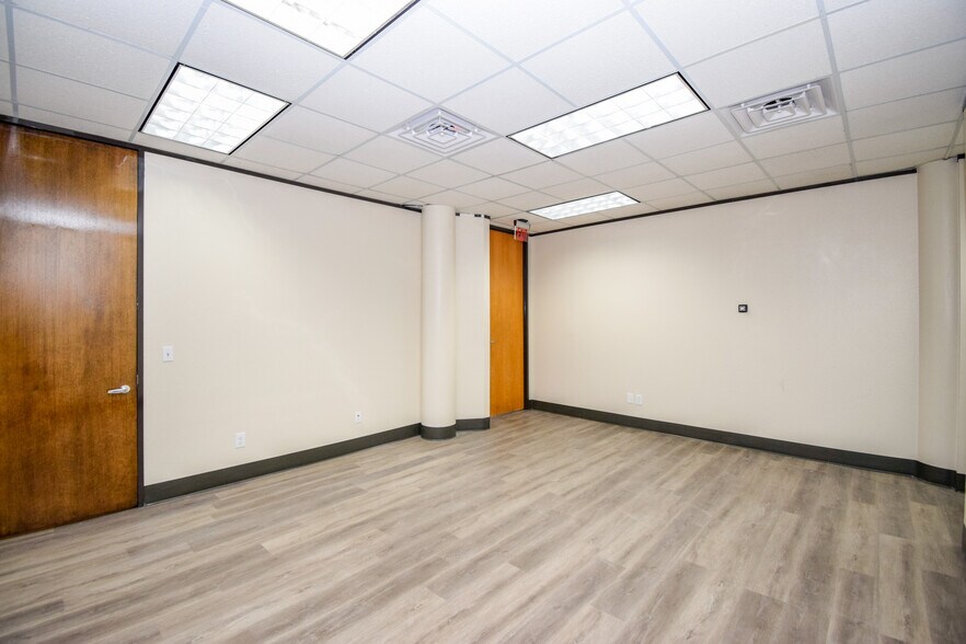 More Photos Of 5402 S Staples St, Corpus Christi Office For Lease