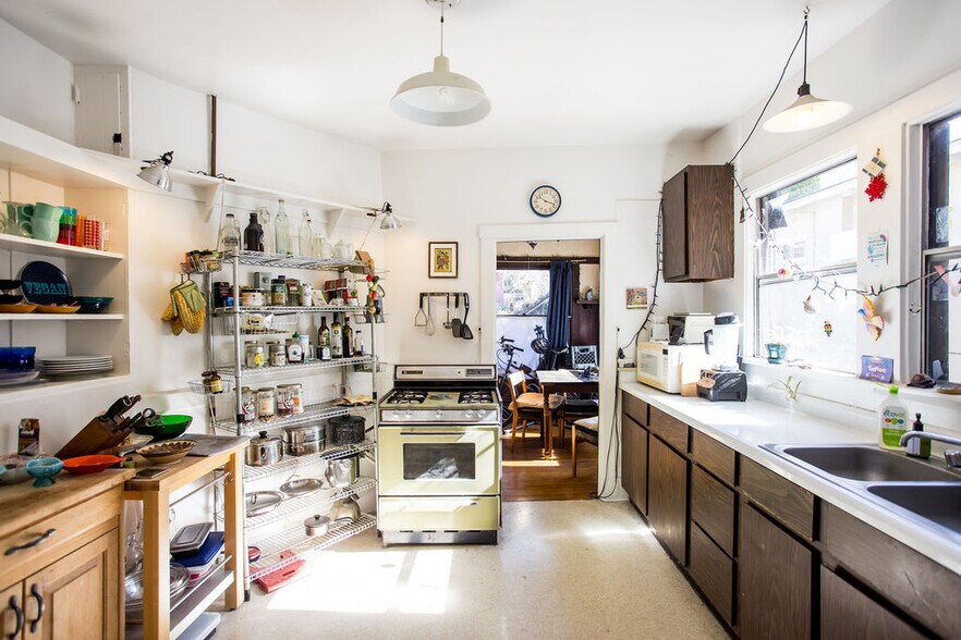 More Photos Of 219 John St, Oakland Apartments For Sale