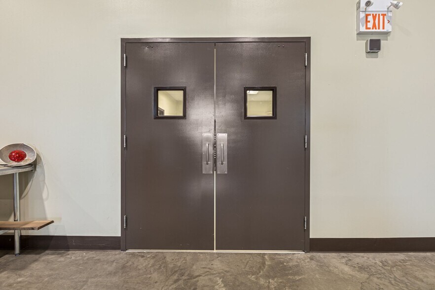 More Photos Of 533 Myatt Dr, Madison Showroom For Sale