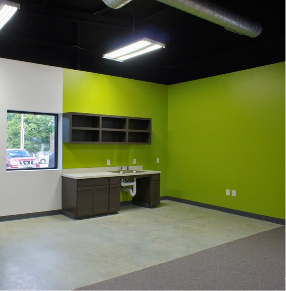 More Photos Of 210 W 24th St, Bryan Office For Lease