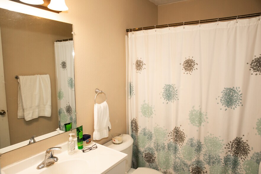 More Photos Of 515 Colorado, Burton Apartments For Sale