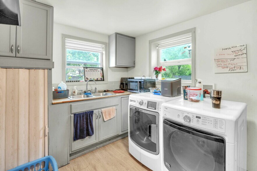 More Photos Of 929 N Roane St, Harriman Apartments For Sale