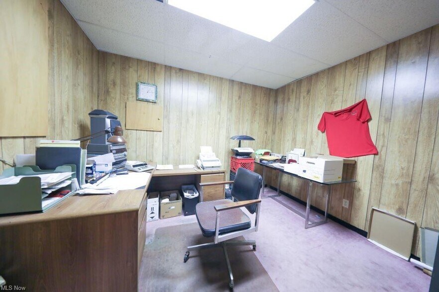 More Photos Of 387 S Broadway Ave, Salem Restaurant For Sale