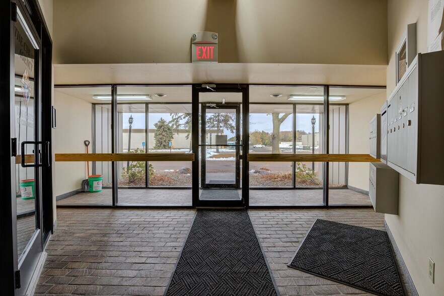 More Photos Of 1301 Cliff Rd E, Burnsville Showroom For Sale