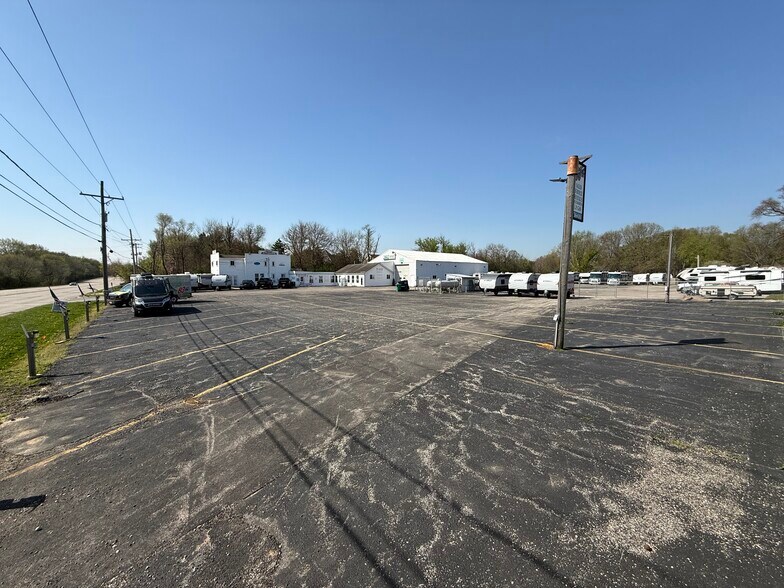 More Photos Of 25514 N Il Route 83, Long Grove Auto Dealership For Lease