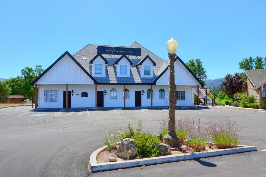 More Photos Of 49271 Golden Oak Loop, Oakhurst Hotel For Lease