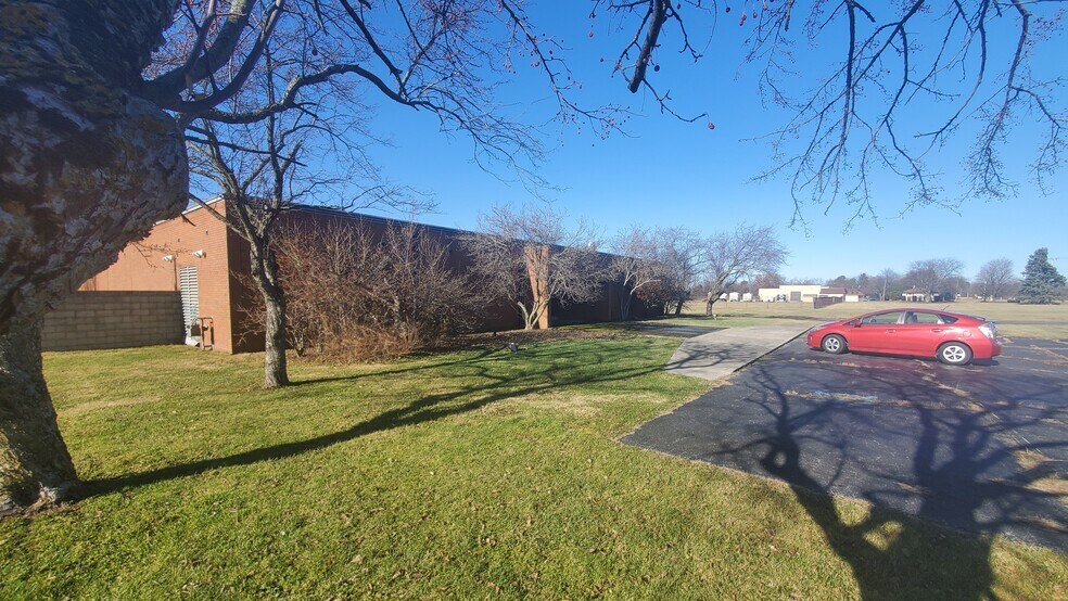 More Photos Of 1299 Campbell Rd, Marion Office For Sale