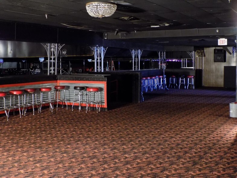 More Photos Of 2403 N Cornell St, Lubbock Bar For Sale