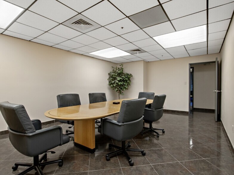 More Photos Of 2400 S Roosevelt St, Tempe Warehouse For Sale