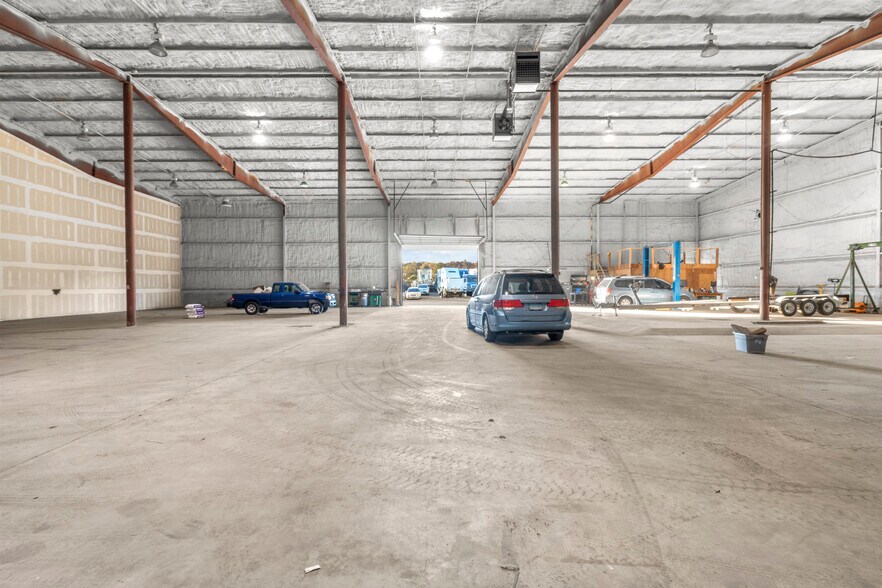 More Photos Of 40 Oliver Ter, Shelton Warehouse For Lease