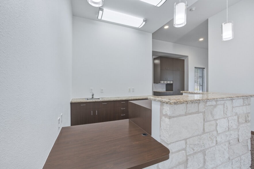 More Photos Of 12171 W Parmer Ln, Cedar Park Medical For Lease