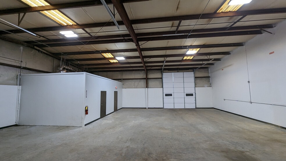 More Photos Of Four Wheel Dr, Duluth Warehouse For Lease
