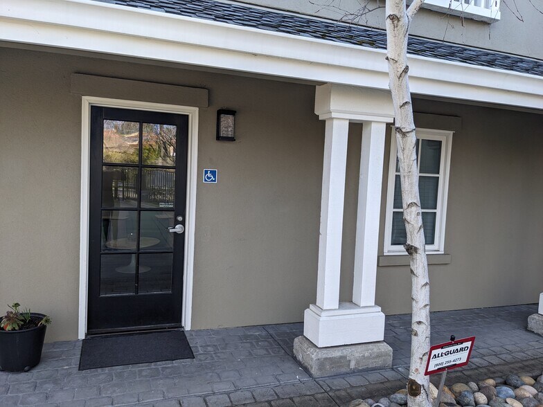 More Photos Of 77 Front St, Danville Medical For Lease