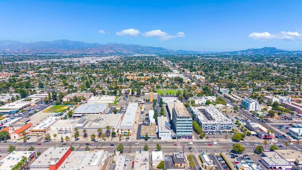 More Photos Of 6856 Van Nuys Blvd, Van Nuys Freestanding For Sale