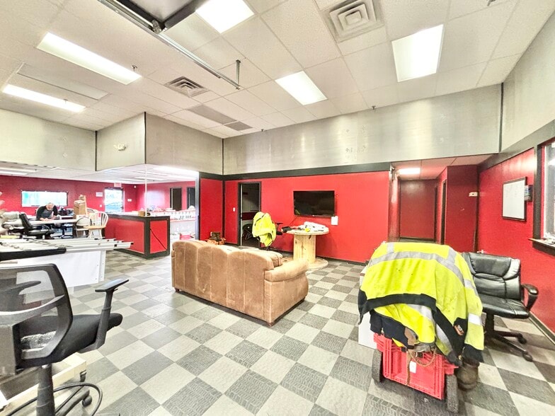 More Photos Of 20 Crescent St, Stamford Warehouse For Sale