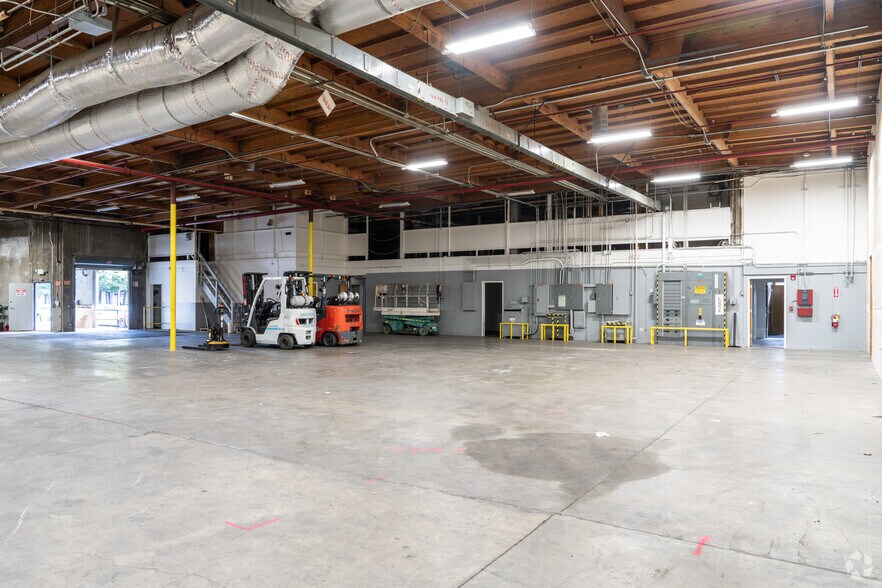More Photos Of 2377 Stanwell Dr, Concord Warehouse For Lease