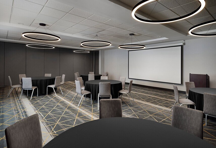 More Photos Of 100 N Frontage Rd, Meridian Hotel For Sale