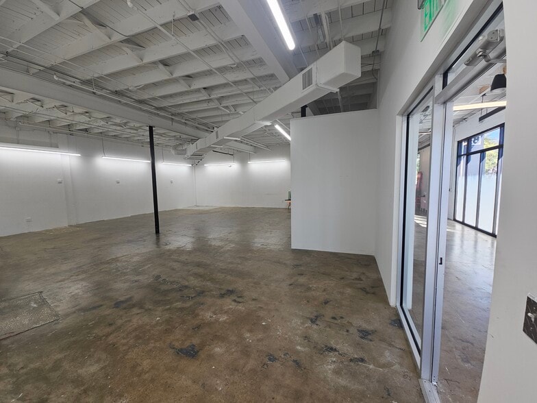 More Photos Of 2606 Fairfield Ave S, Saint Petersburg Light Manufacturing For Lease