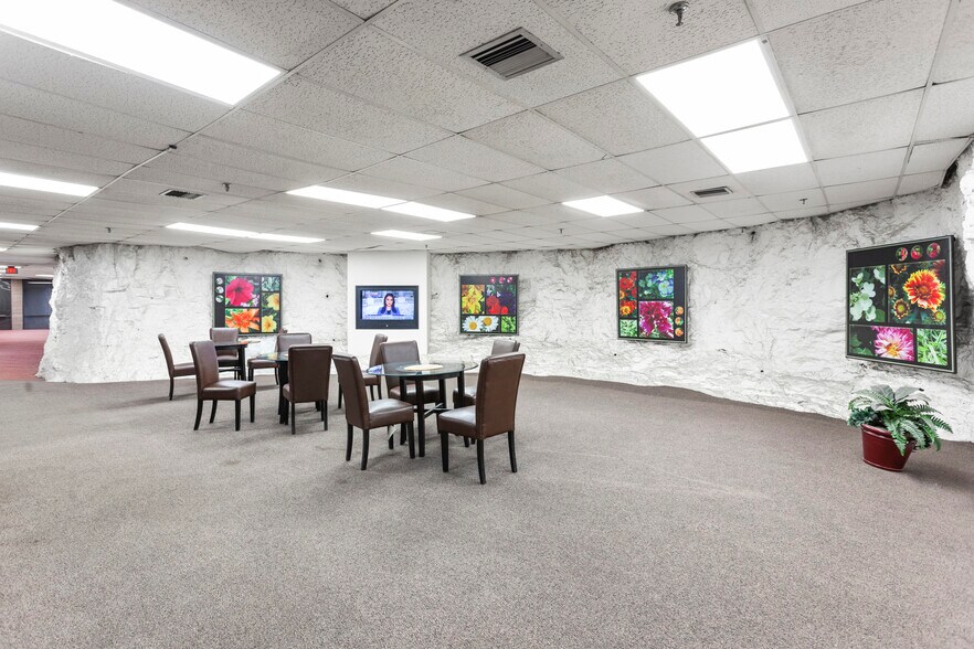 More Photos Of 3101-3150 Mercier St, Kansas City Warehouse For Lease