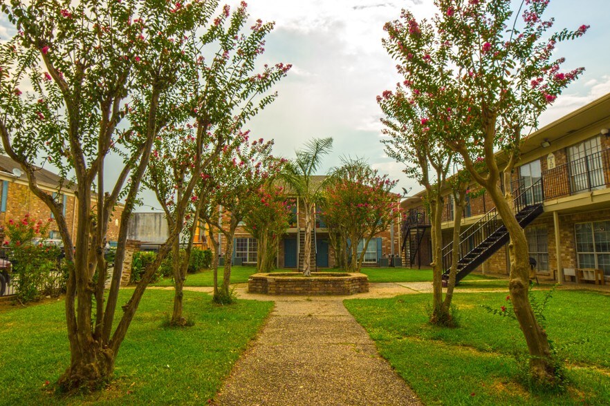 More Photos Of 6909 Renwick Dr, Houston Apartments For Sale