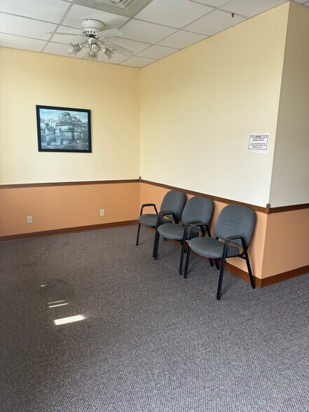 More Photos Of 5 Lyn Mar Plz, Lyndora Office For Sale