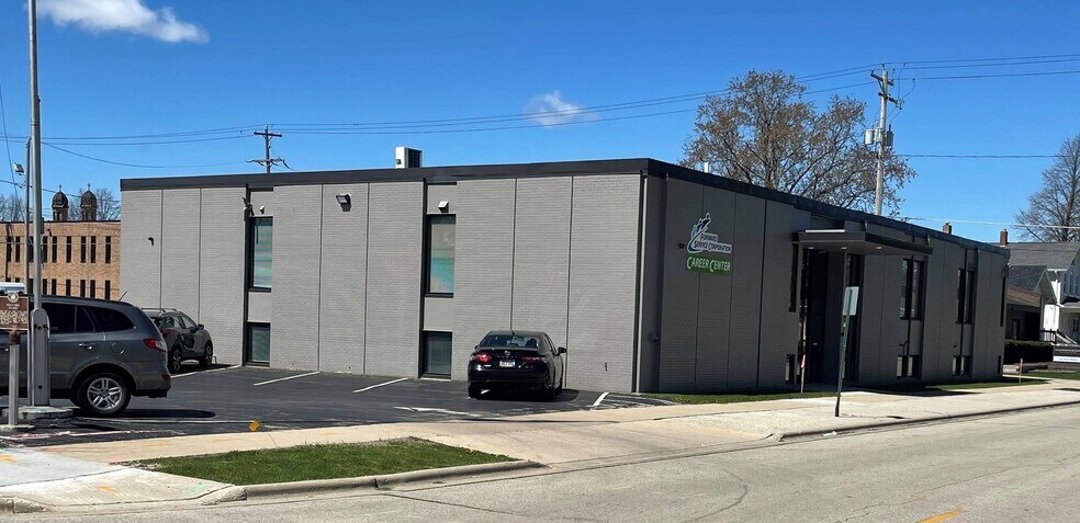 More Photos Of 726 Pine St, Green Bay Office Residential For Sale
