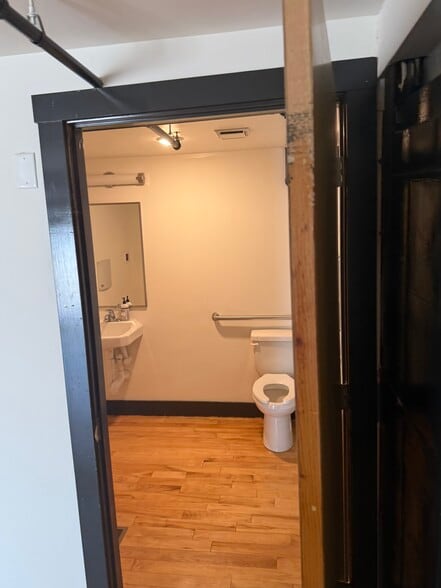 More Photos Of 17 N 22nd St, Richmond Office For Lease