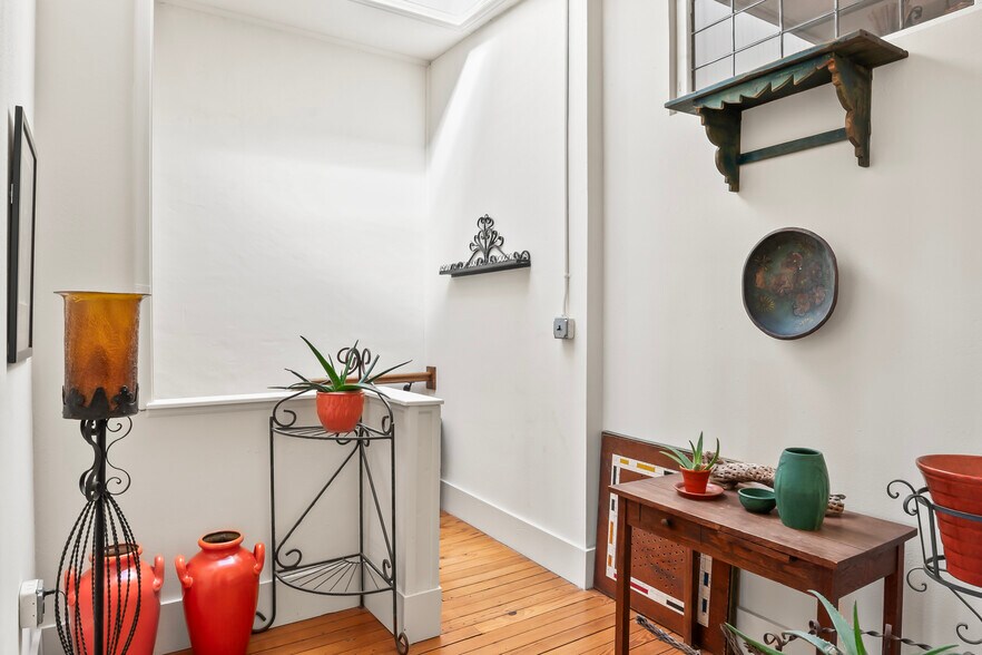 More Photos Of 118 W. Grand St, Whitewright Storefront Retail Residential For Sale