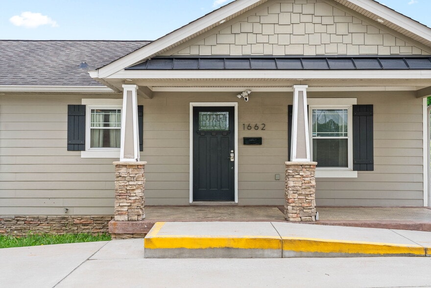 More Photos Of 1662 Golf Club Ln, Clarksville Office For Sale