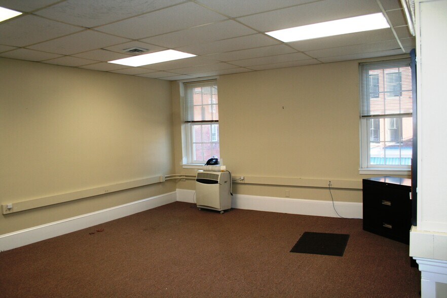 More Photos Of 10-14 State St, Newburyport Office For Lease