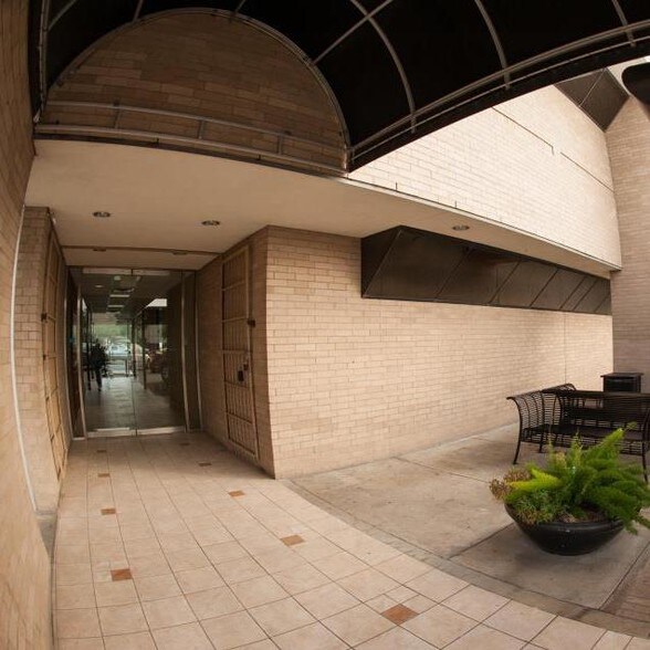 More Photos Of 2101 Crawford St, Houston Medical For Lease