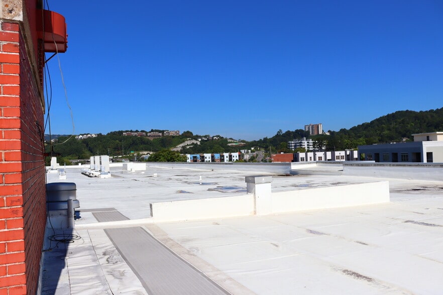More Photos Of 100 Cherokee Blvd, Chattanooga Office For Sale