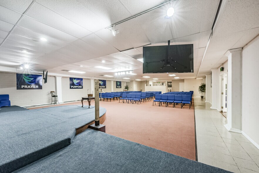 More Photos Of 130 S 4th St, La Porte General Retail For Sale