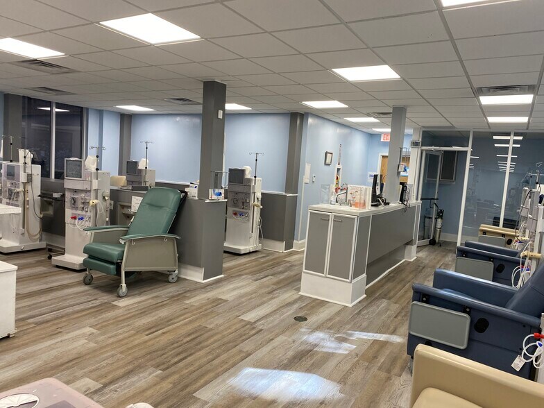 More Photos Of 5040 Snapfinger Woods Dr, Decatur Medical For Lease