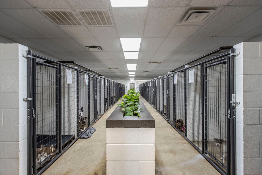 More Photos Of 39812 Hazel Dell Rd, Shawnee Veterinarian Kennel For Sale