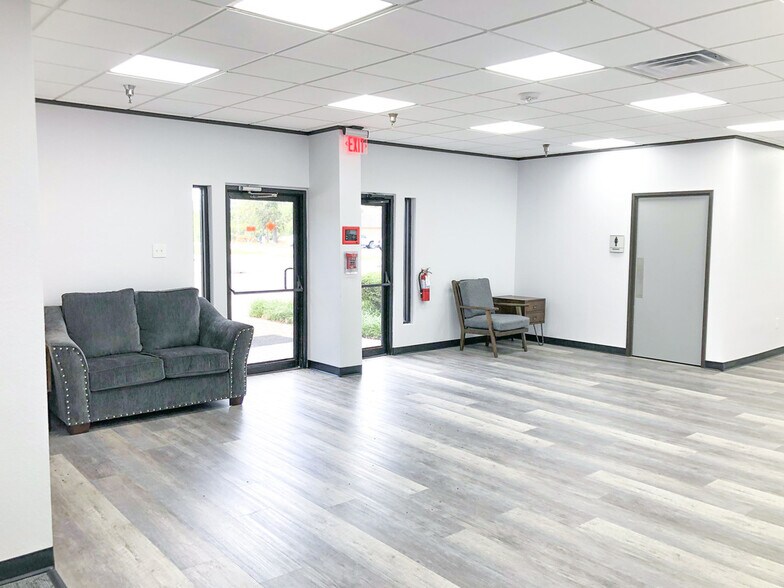 More Photos Of 108 Commercial Cir, Conroe Office Residential For Sale