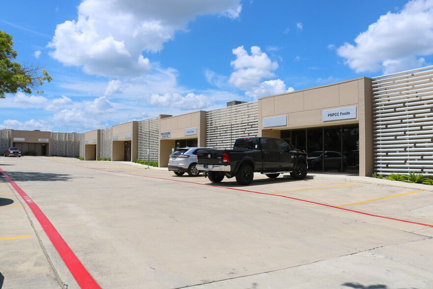 More Photos Of 431 Isom Rd, San Antonio Unknown For Lease