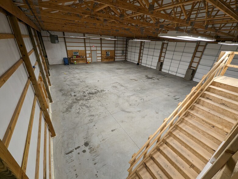 More Photos Of 516 S Main St, Nixa Service For Sale