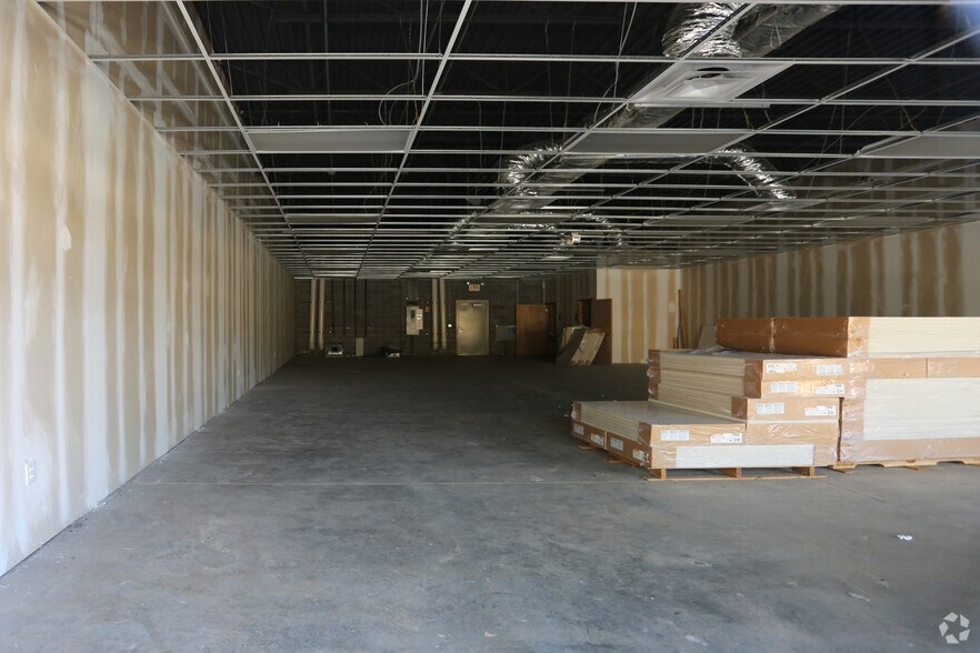 More Photos Of 2610 Holcomb Bridge Rd, Alpharetta General Retail For Lease