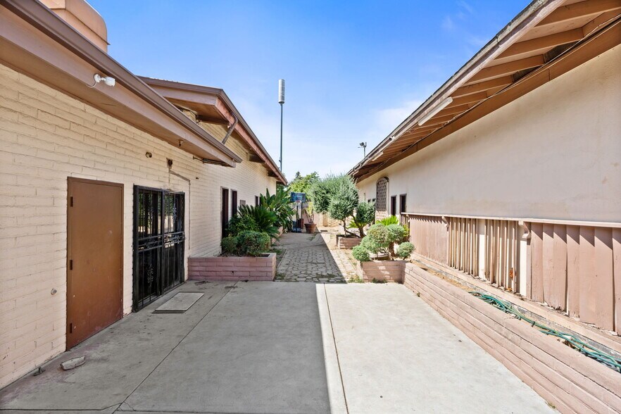 More Photos Of 1921 E Belmont Ave, Fresno Lodge Meeting Hall For Sale