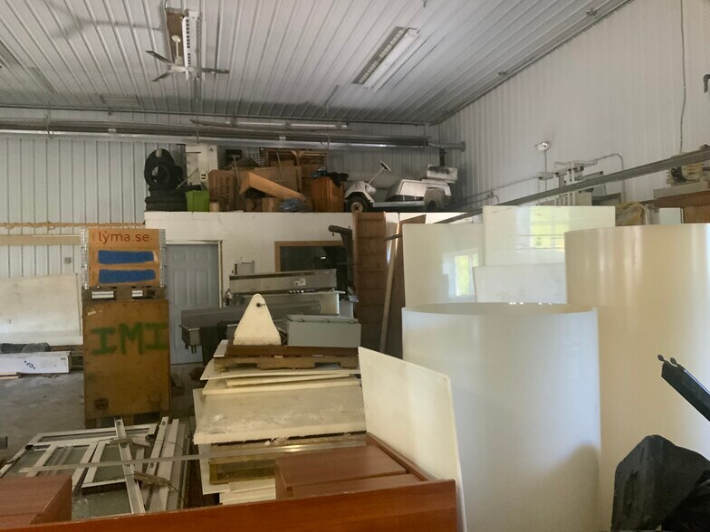 More Photos Of 885 Wales Dr, Hartville Warehouse For Lease