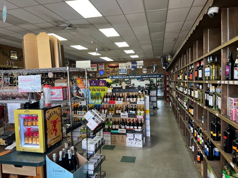 More Photos Of 900-910 White Plains Rd, Trumbull Freestanding For Lease