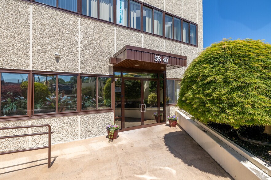 More Photos Of 5847 Francis Lewis Blvd, Oakland Gardens Medical For Lease