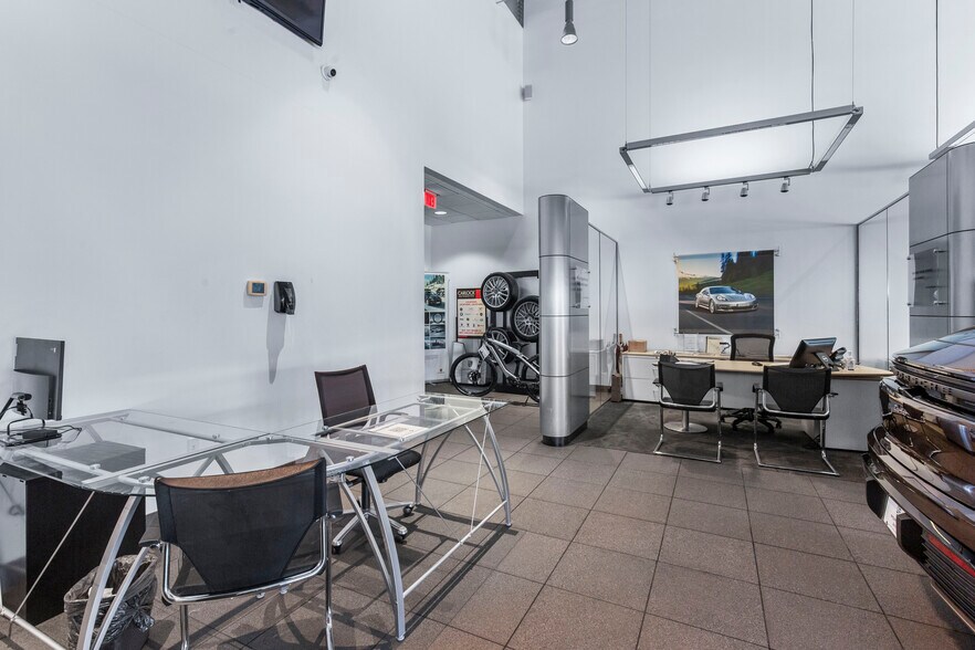 More Photos Of 5385 N I 55 St, Jackson Auto Dealership For Sale