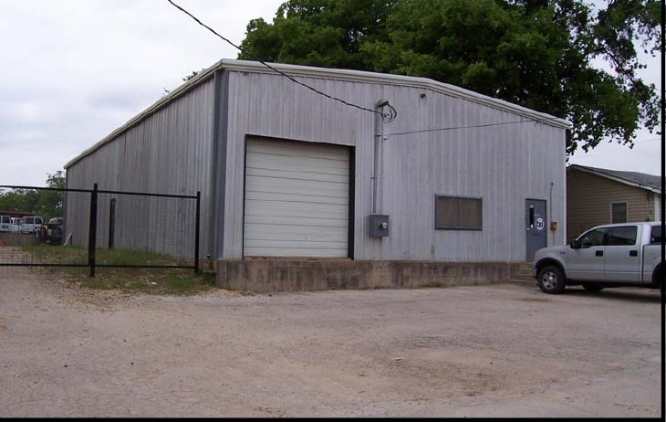 Primary Photo Of 2101 Delante St, Haltom City Warehouse For Lease