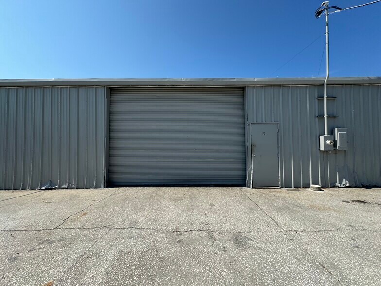 More Photos Of 500 Seminole Blvd, Largo Warehouse For Lease