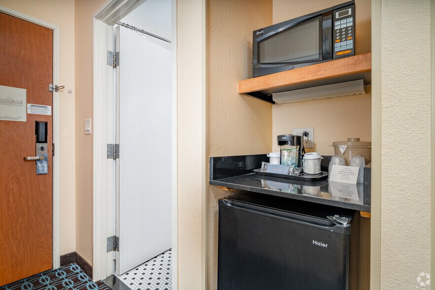More Photos Of 4026 Wiseman Blvd, San Antonio Hotel For Sale