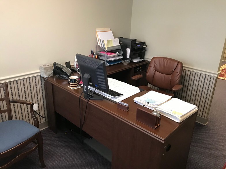 More Photos Of 9693-9697 Main St, Fairfax Medical For Sale