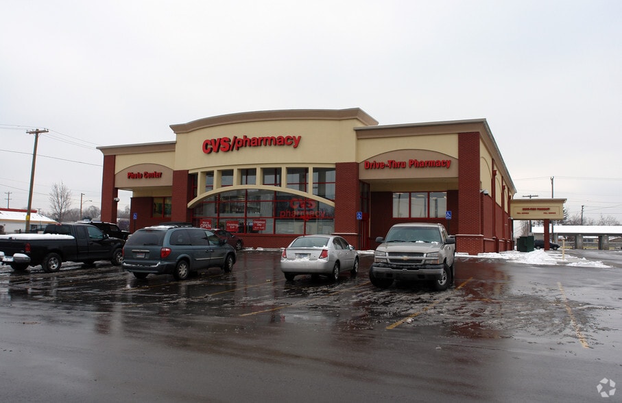 Primary Photo Of 15521-15573 W 7 Mile Rd, Detroit Drugstore For Lease